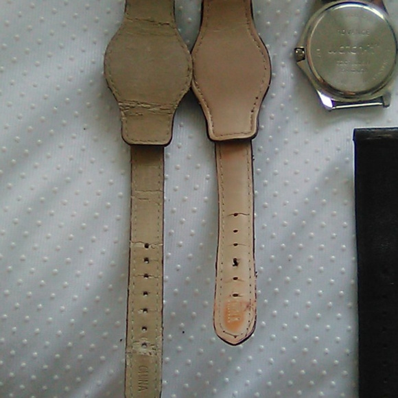 BUNDLE OF WATCHES